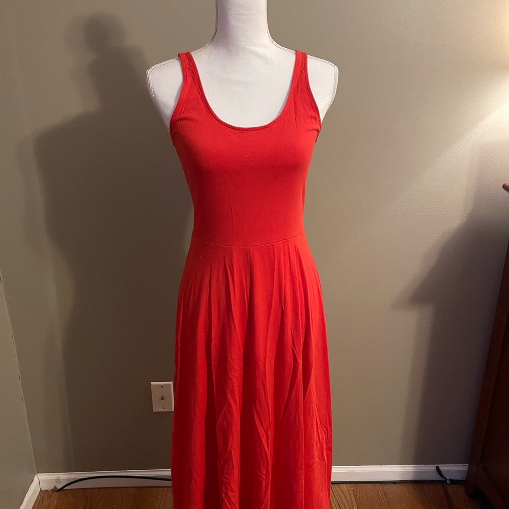 Vibrant Red Maxi Sundress with Sleeveless Design and Scoop Neckline